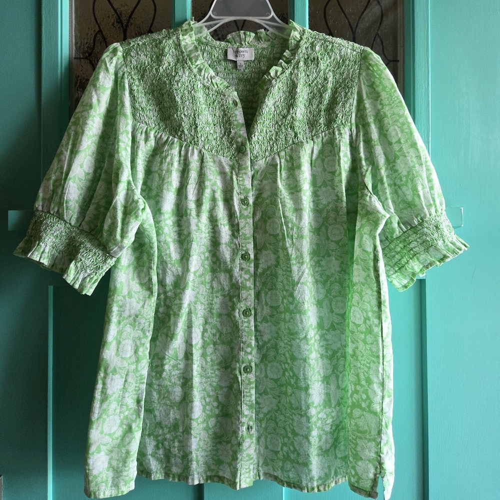 Crown & Ivy Light Green Floral Top